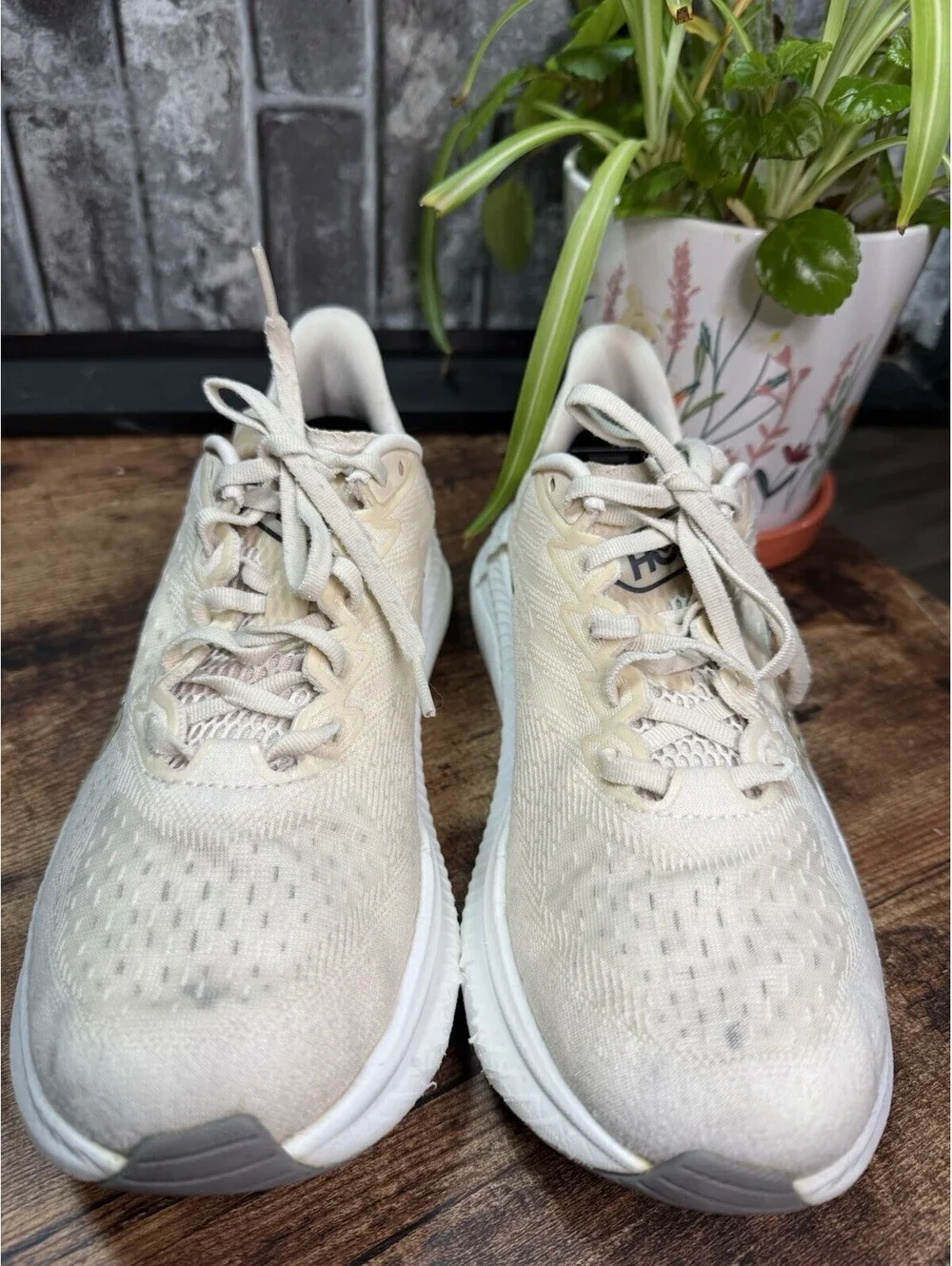 HOKA Mach 6 Beige/White Solid Low Top Lace-Up Men's Running Athletic Sneaker